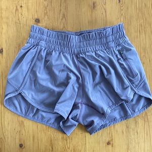 Lululemon Tracker Short. Size 6 4 inch inseam. Mauve/Purple colour.